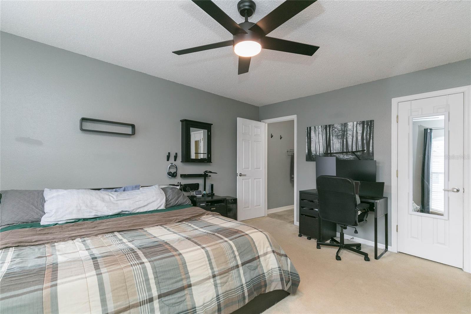 ASHBURN SQUARE TWNHMS - Residential
