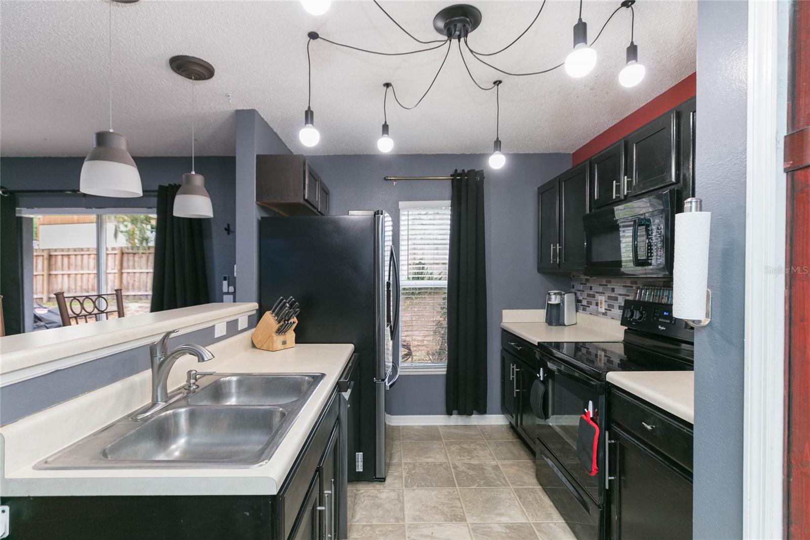 ASHBURN SQUARE TWNHMS - Residential