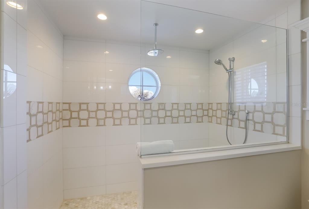 LAKE LA VISTA - Residential