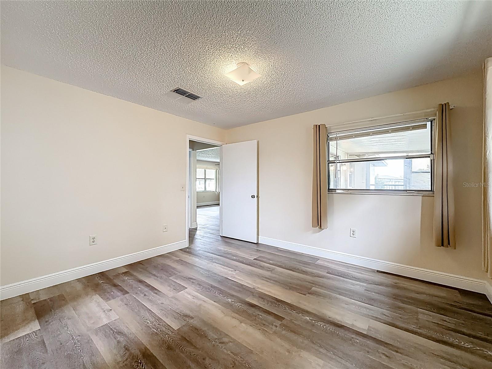 LADY LAKE - Residential