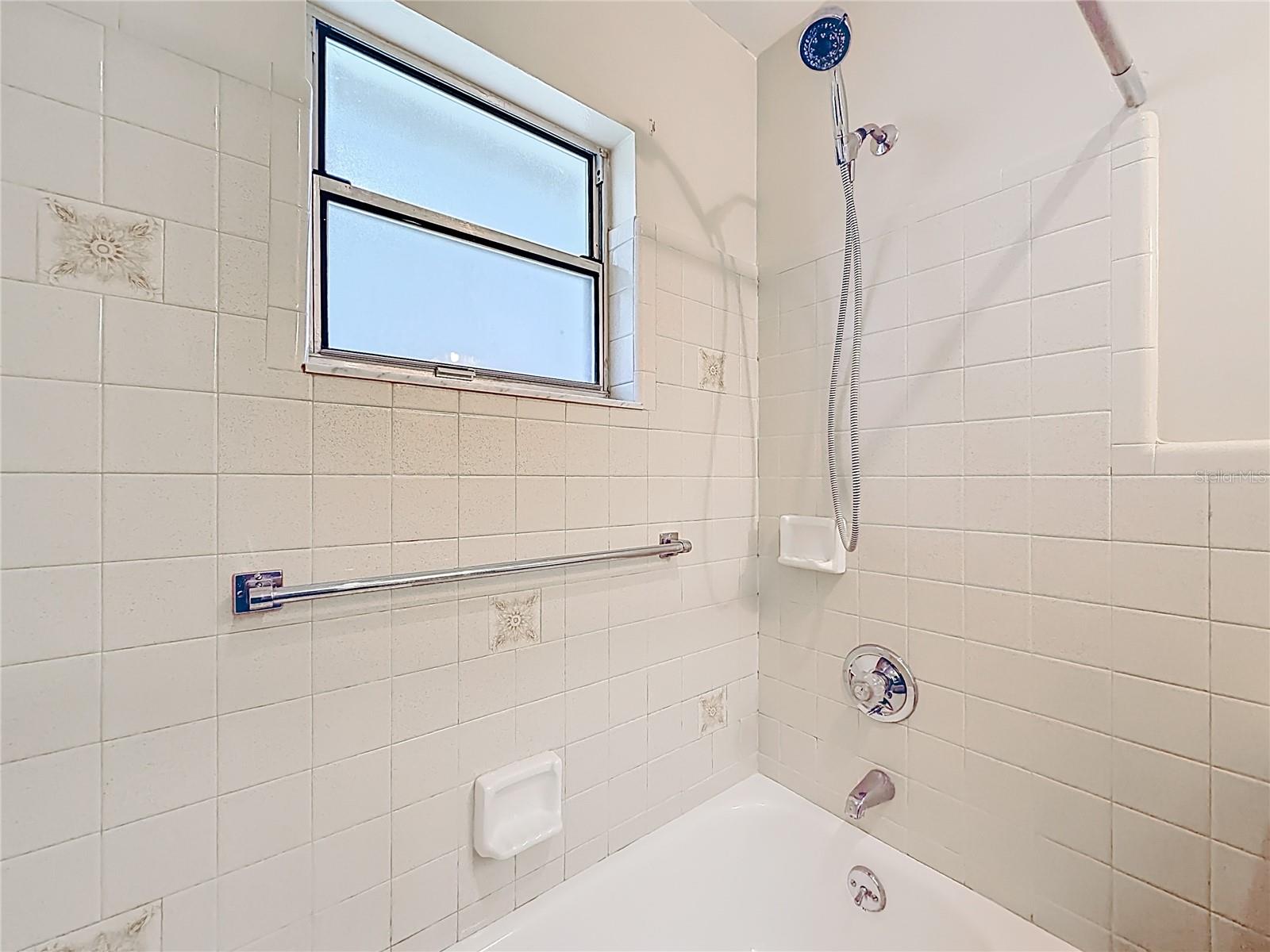 LADY LAKE - Residential