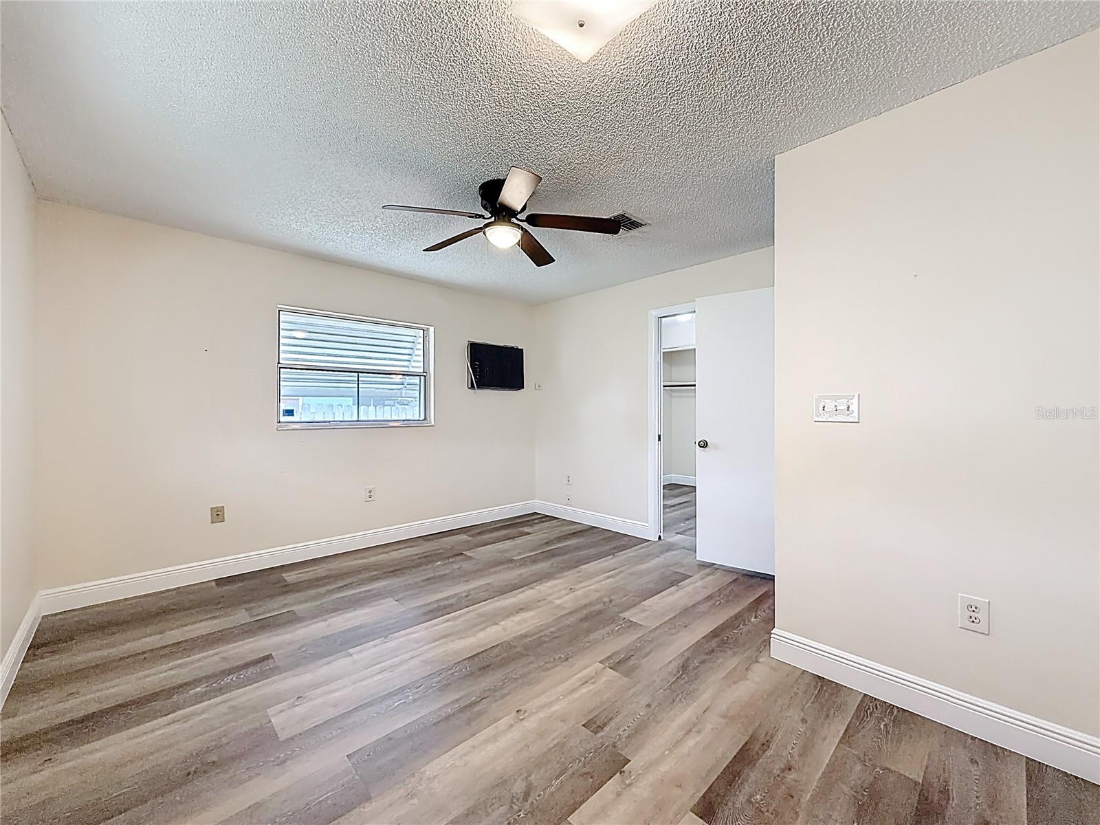 LADY LAKE - Residential