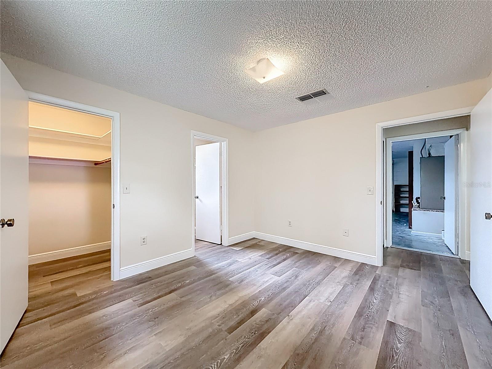 LADY LAKE - Residential