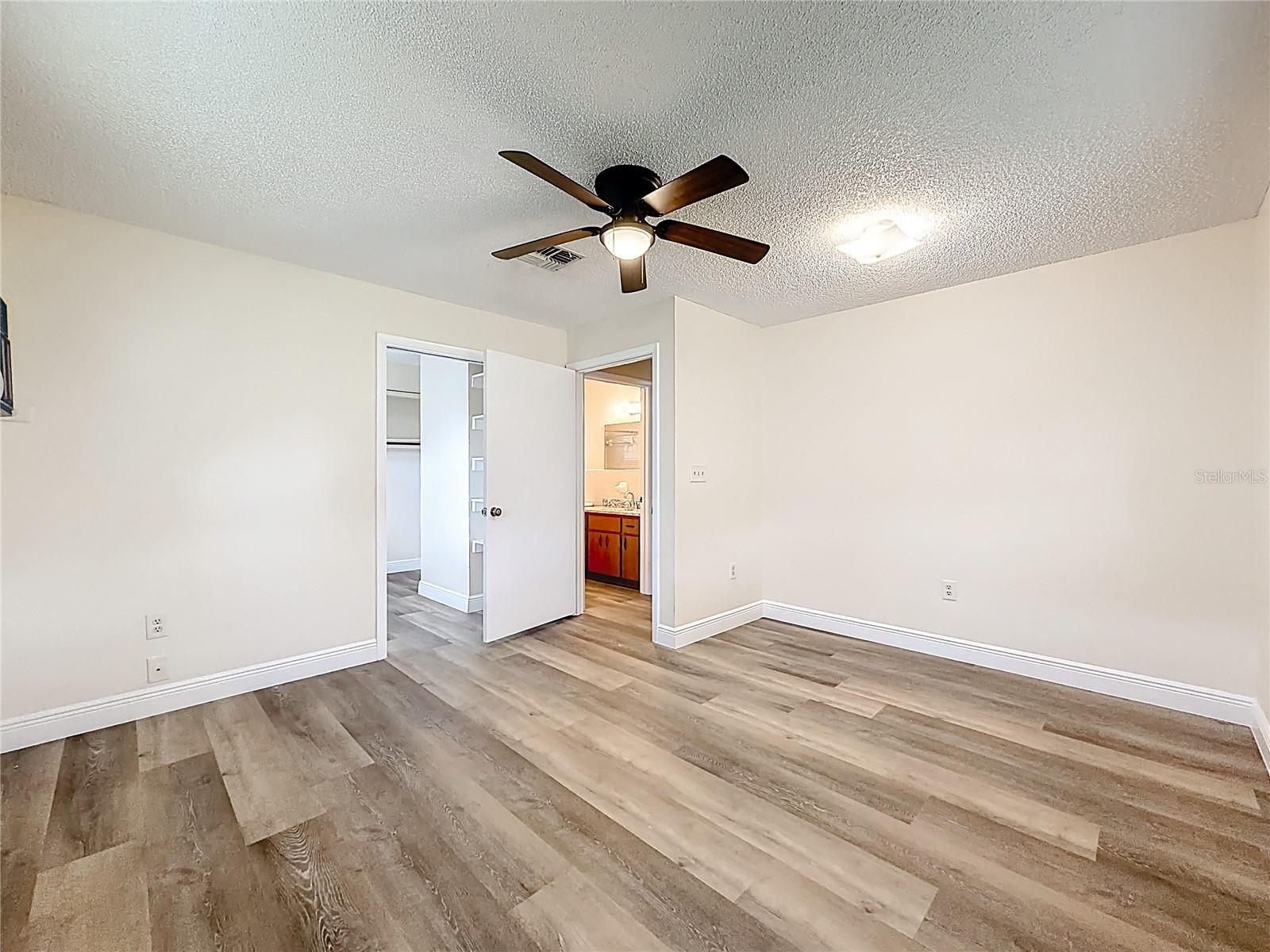 LADY LAKE - Residential