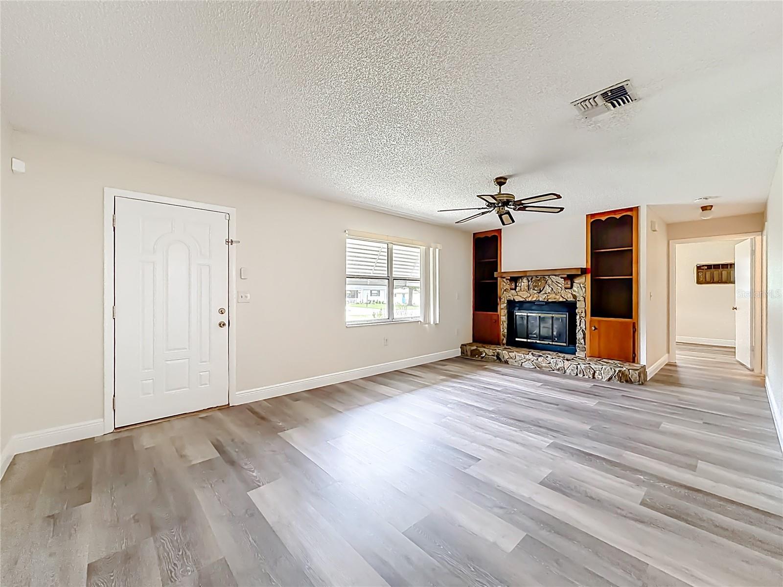 LADY LAKE - Residential