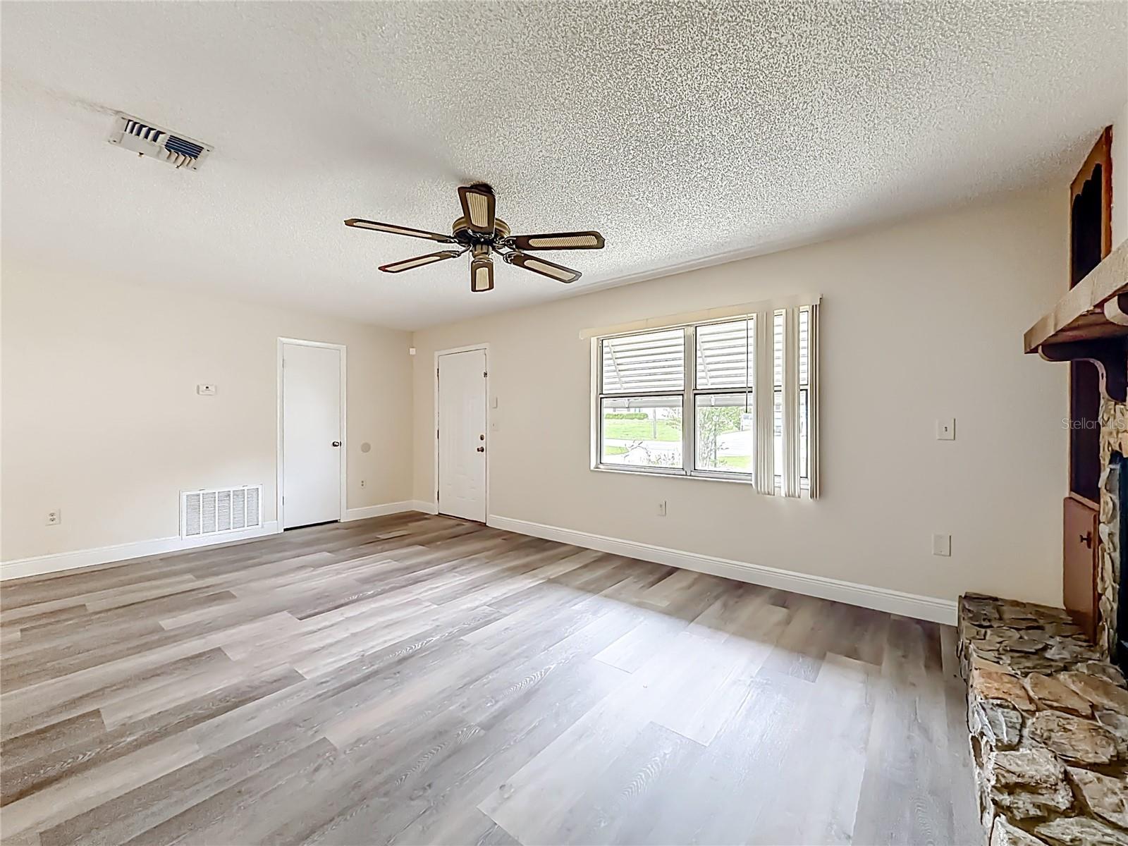 LADY LAKE - Residential