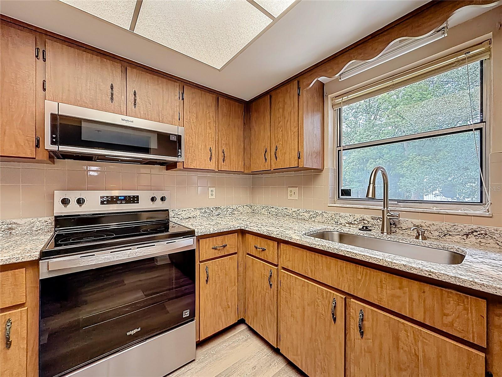 LADY LAKE - Residential