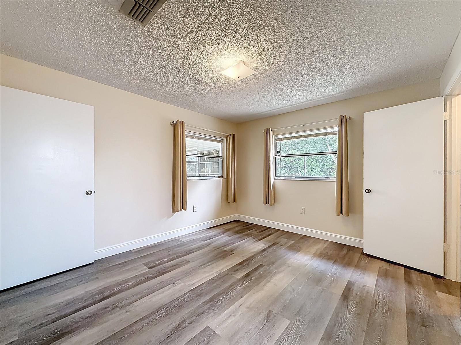 LADY LAKE - Residential