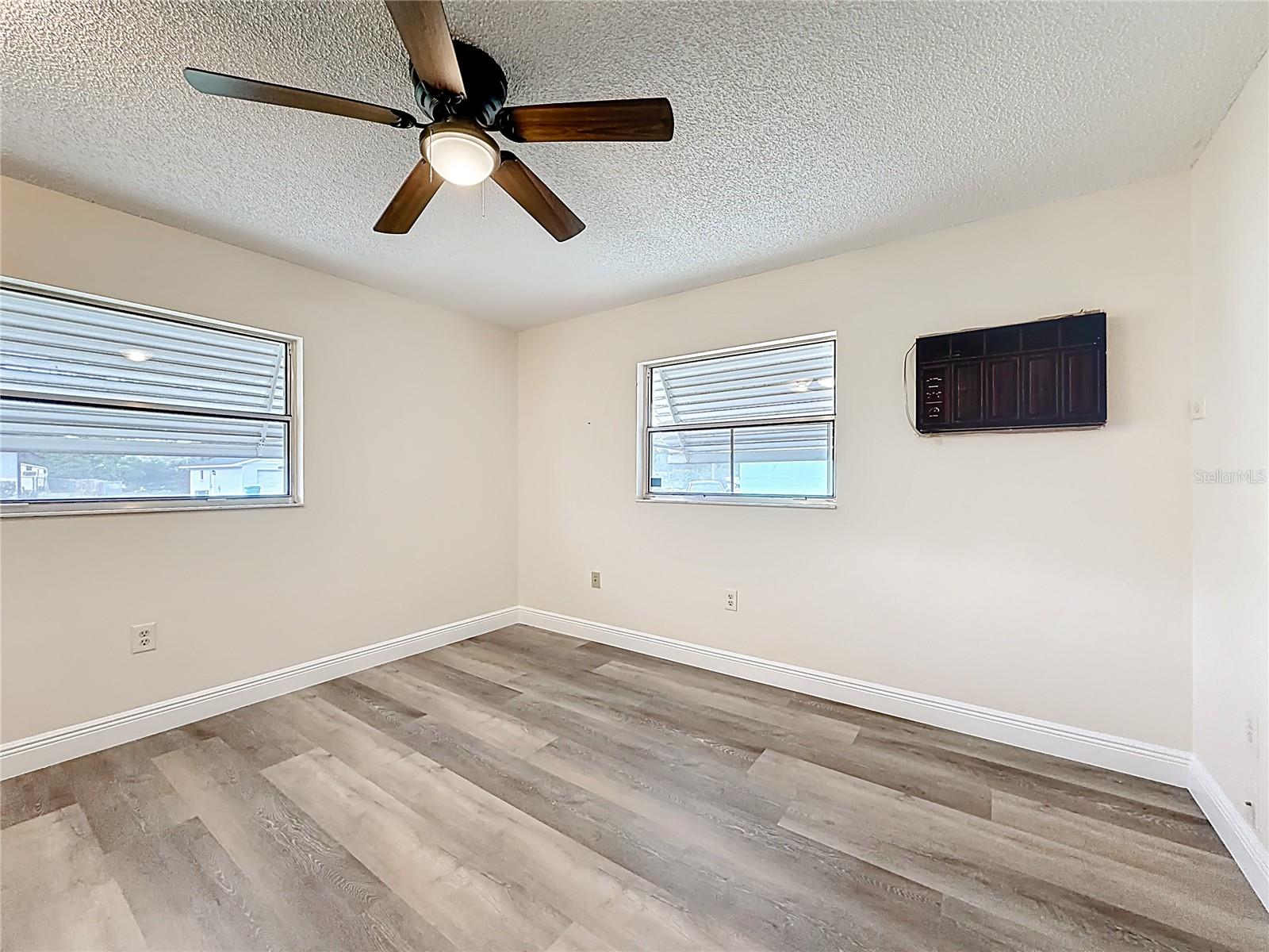 LADY LAKE - Residential