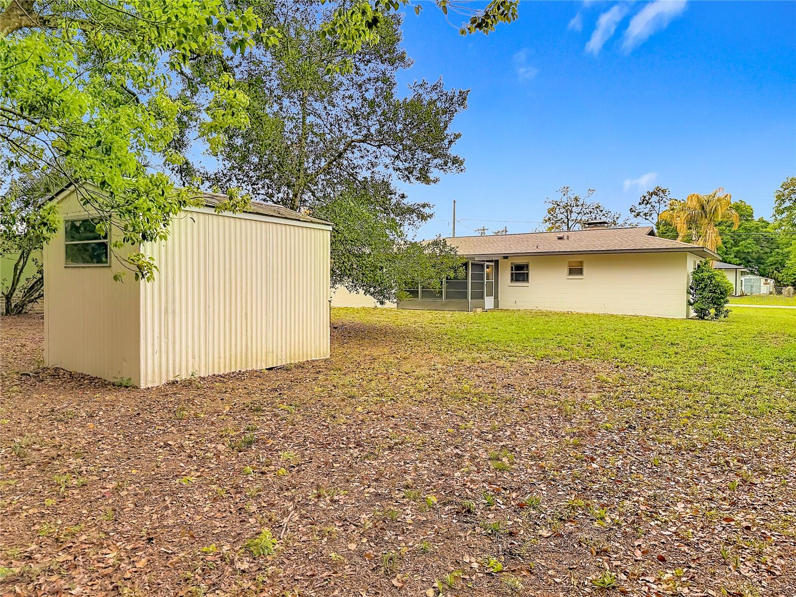 LADY LAKE - Residential