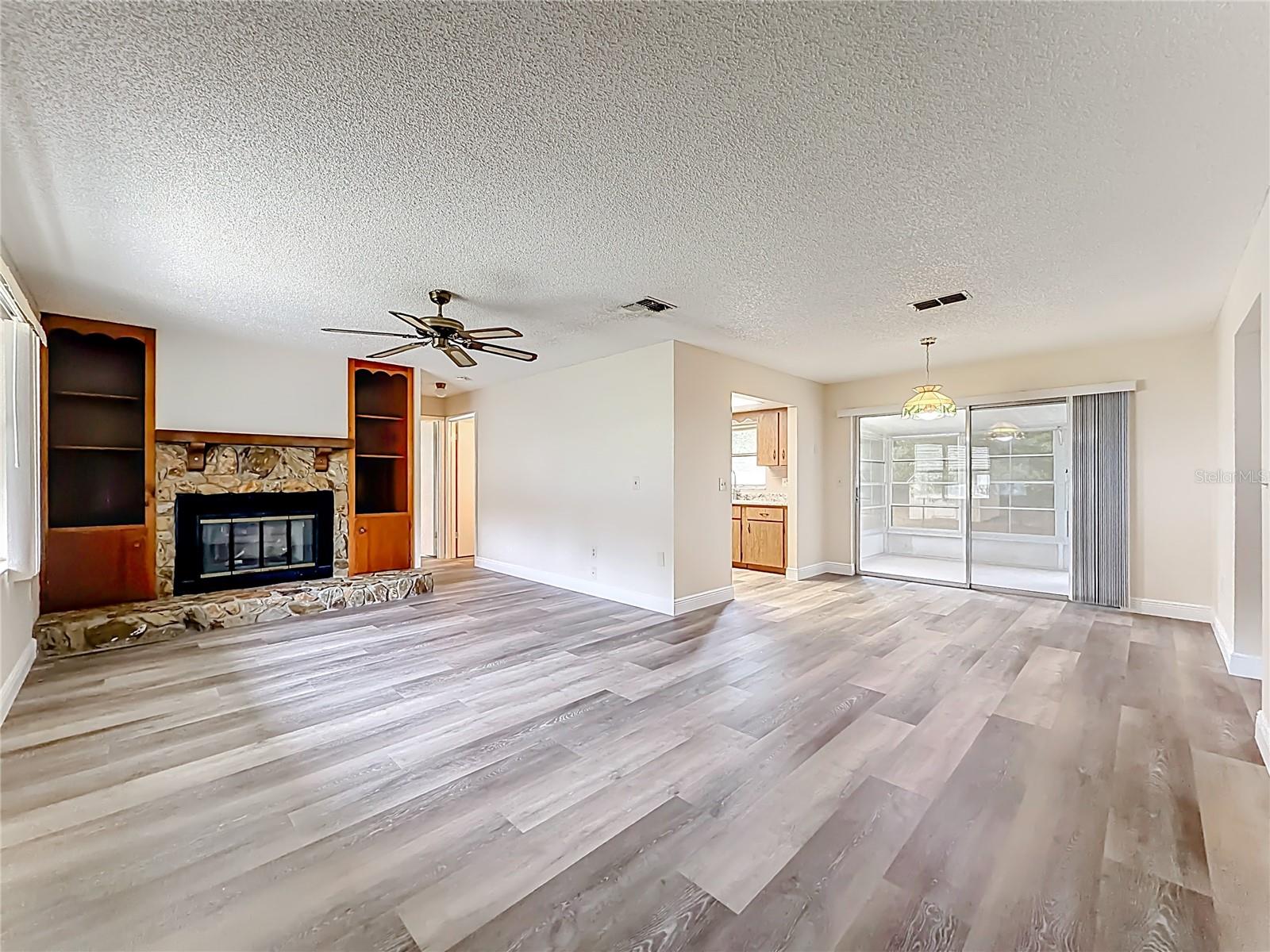 LADY LAKE - Residential