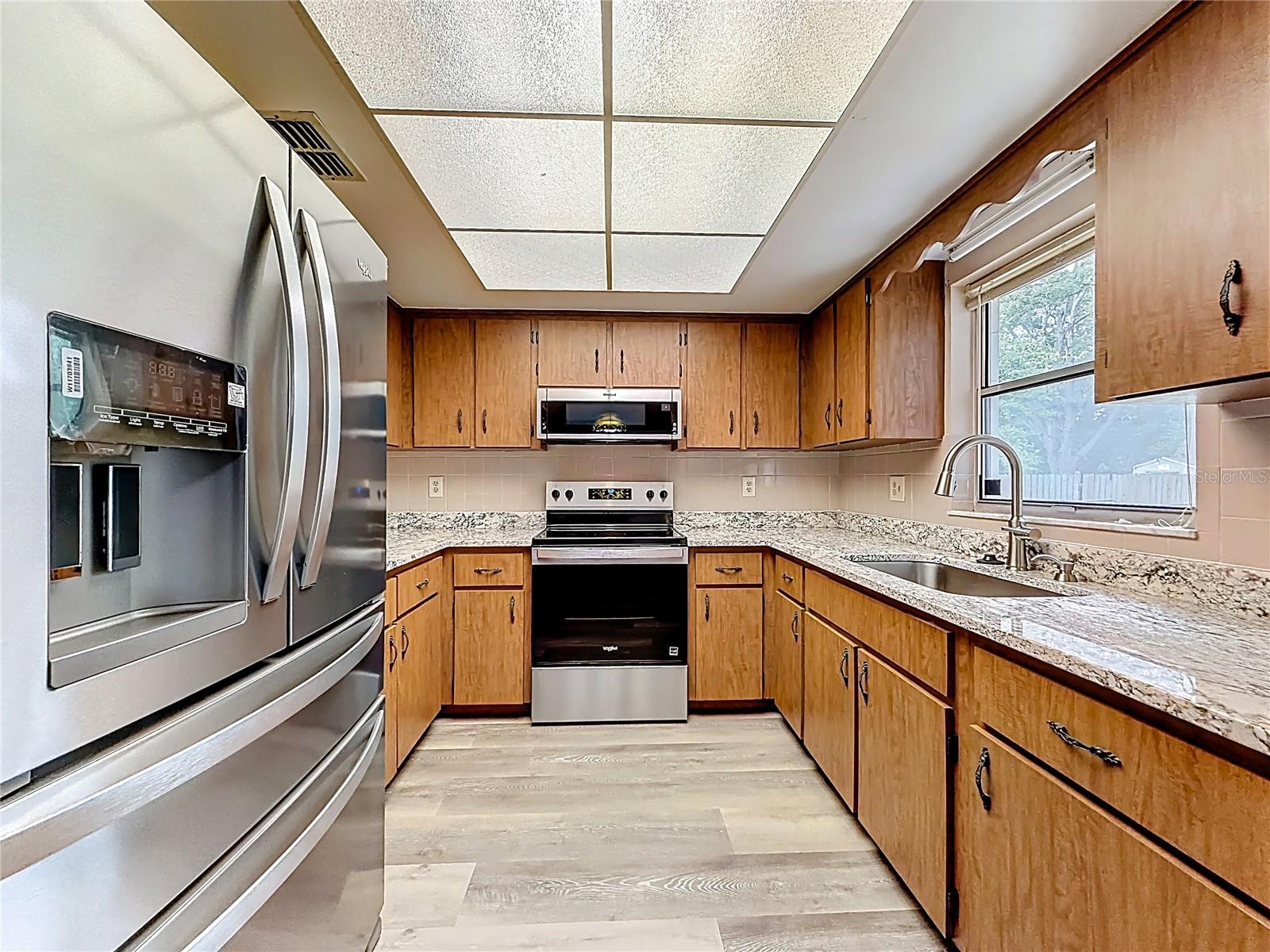 LADY LAKE - Residential