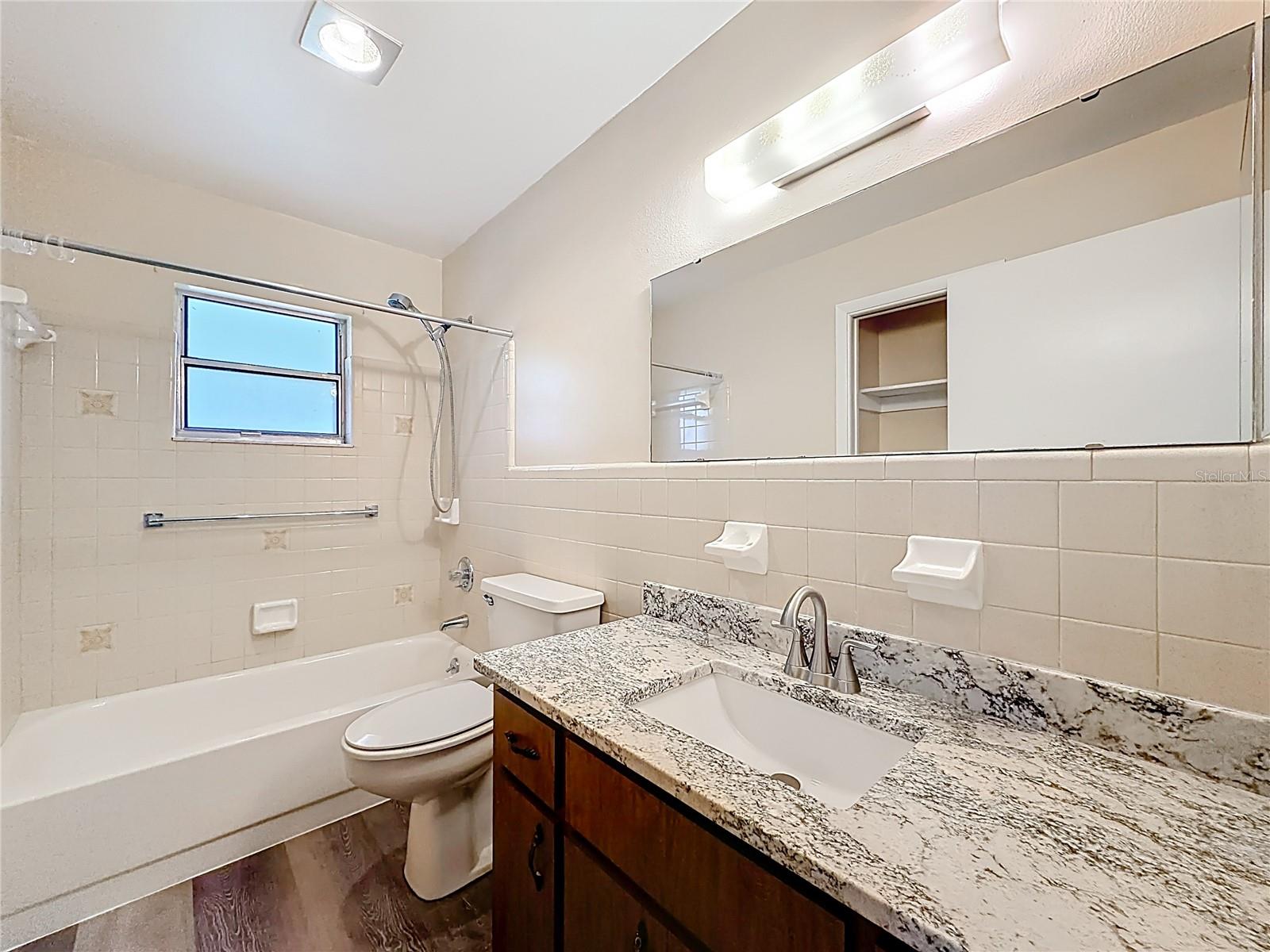 LADY LAKE - Residential