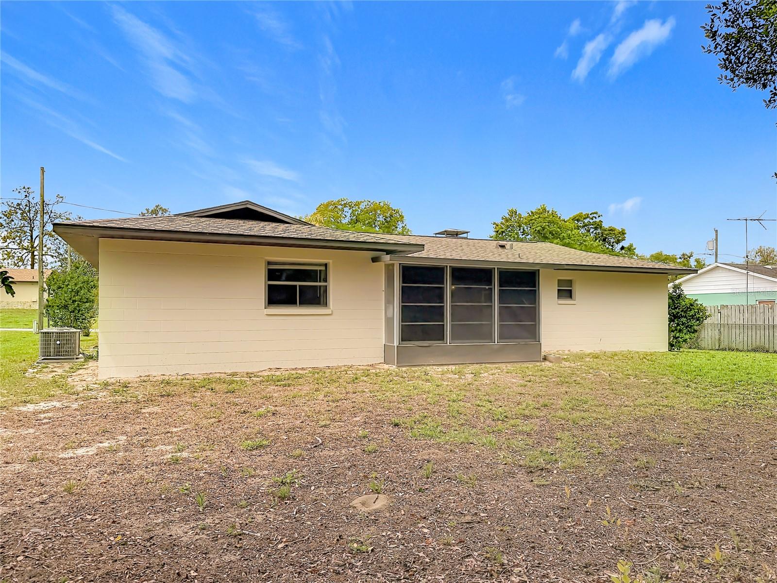 LADY LAKE - Residential