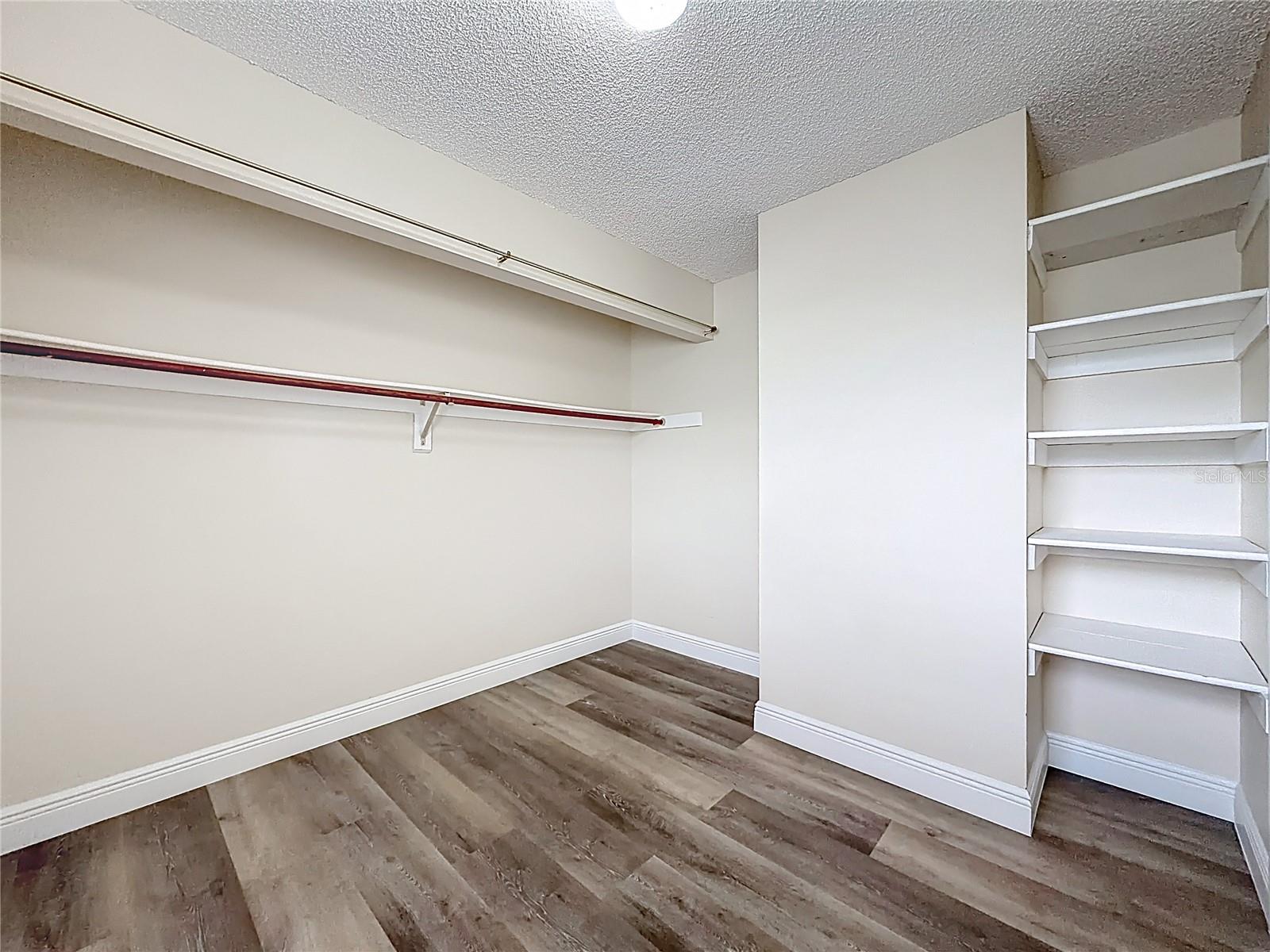 LADY LAKE - Residential