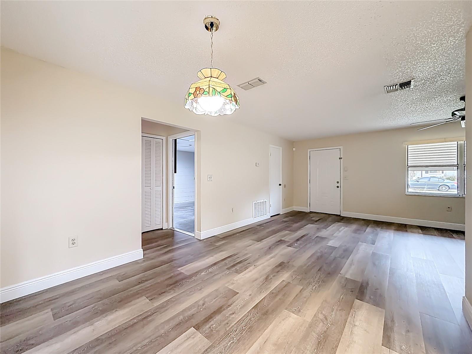 LADY LAKE - Residential