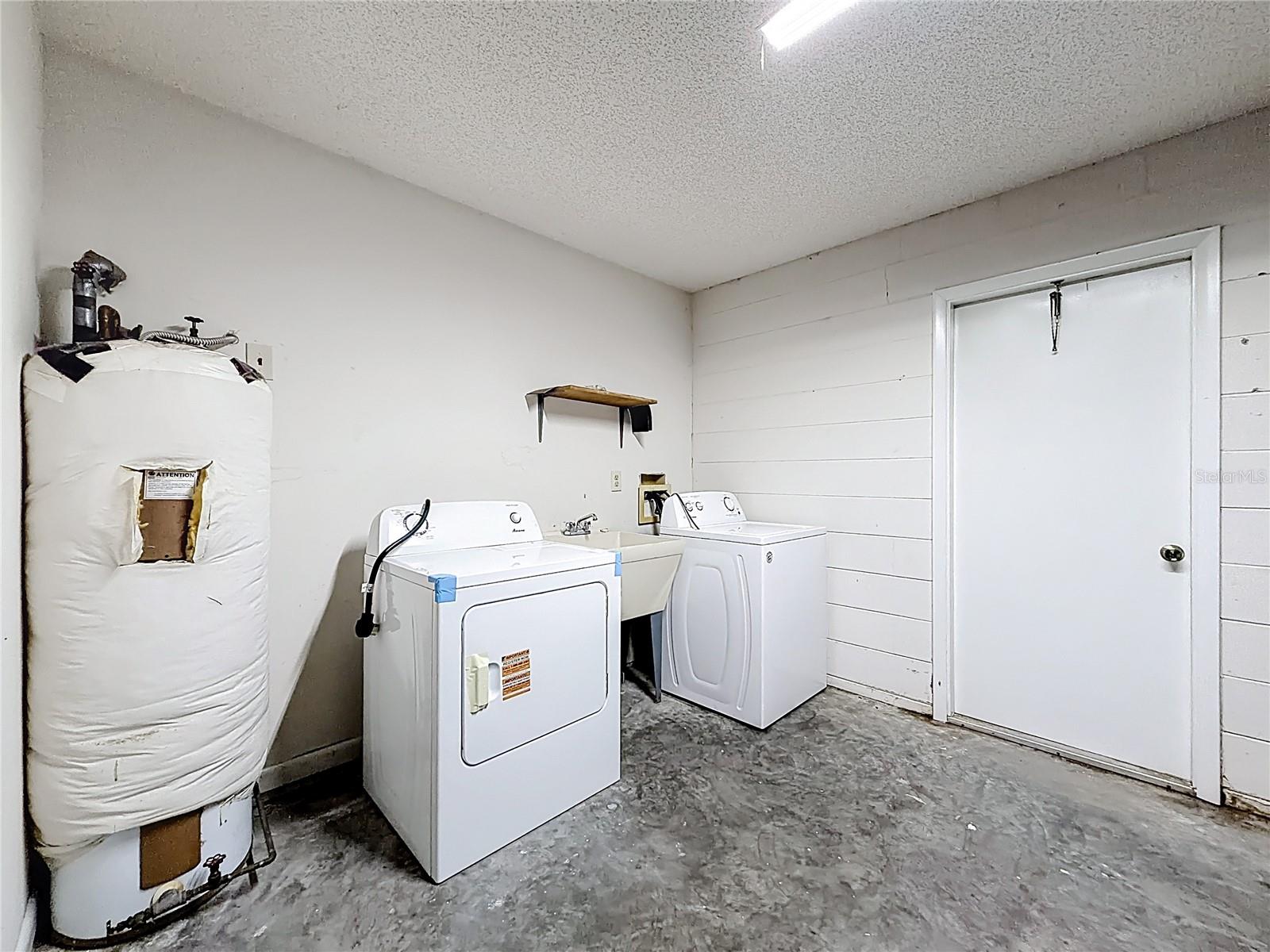 LADY LAKE - Residential