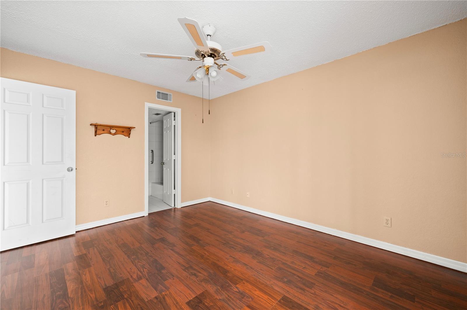 FAIRWAY PINES PH 02 BLDG B - Residential