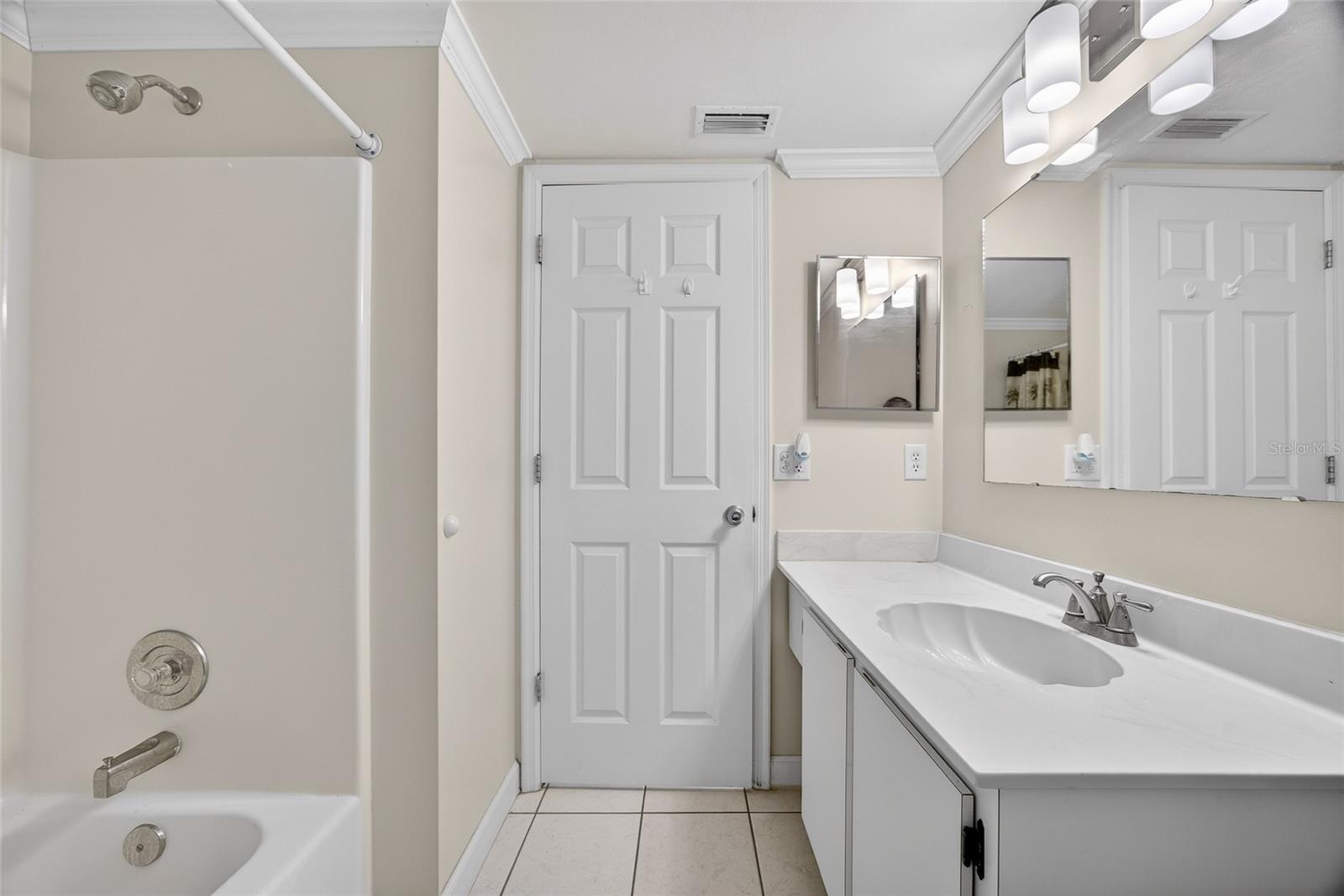 LAKES EDGE PH 05 - Residential