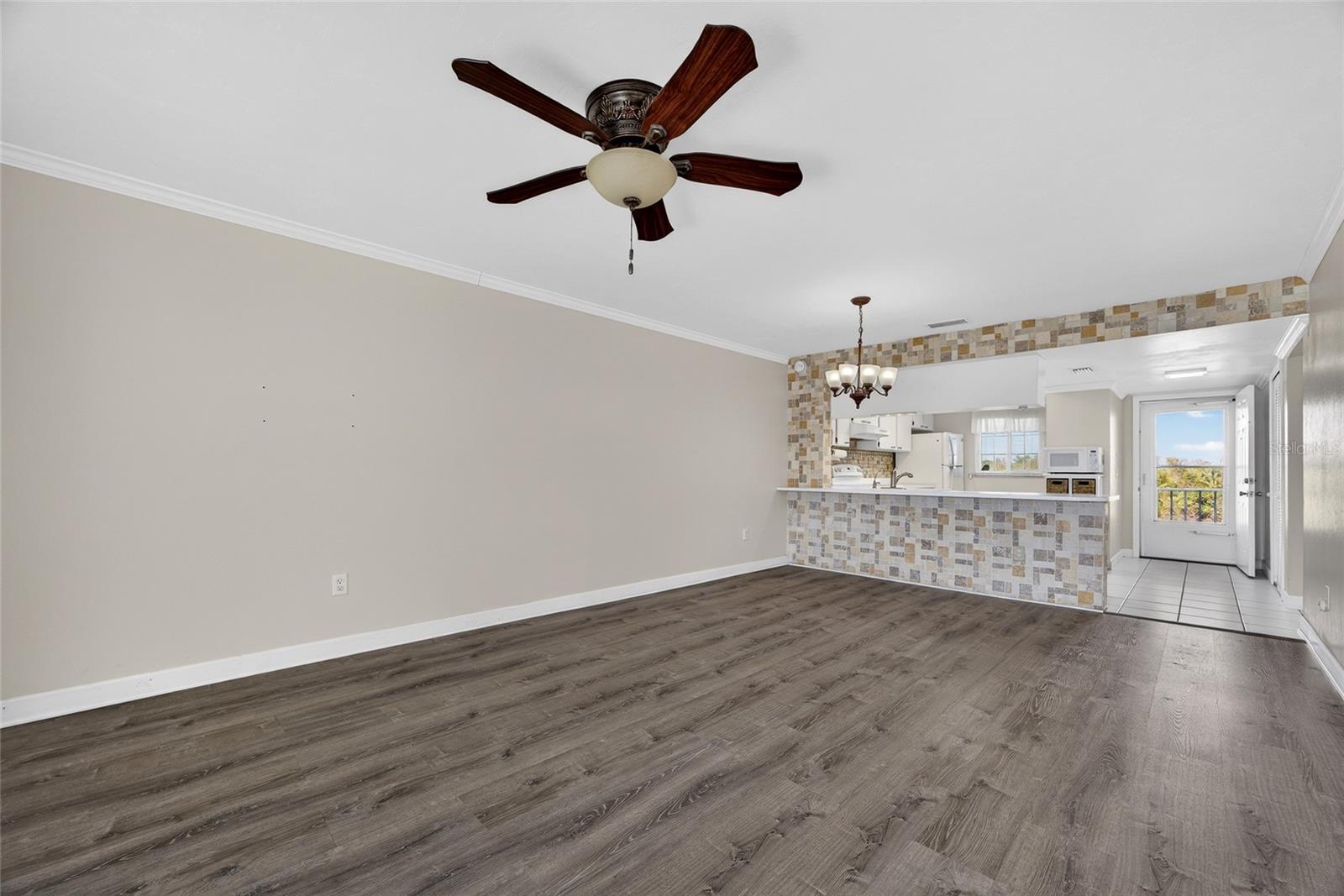 LAKES EDGE PH 05 - Residential