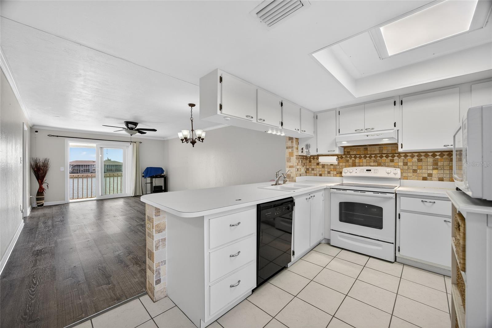 LAKES EDGE PH 05 - Residential