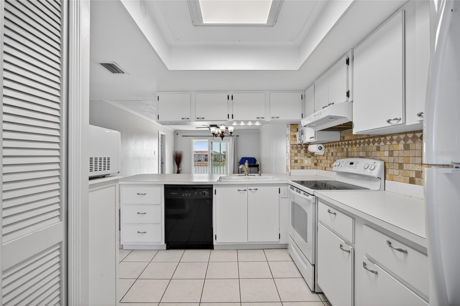 LAKES EDGE PH 05 - Residential