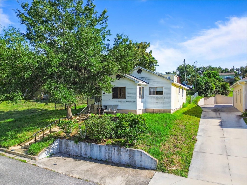 Photo of 535 Carroll Street, Clermont, FL 34711 (MLS # G5117887)