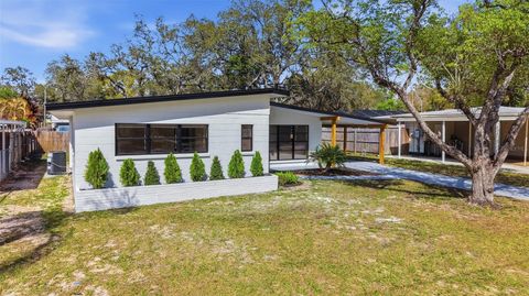 Photo of 8014 N Lynn Avenue, Tampa, FL 33604 (MLS # TB8482776)