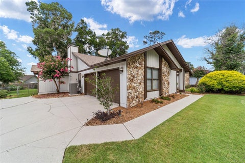 Tiny photo for 2015 SE 34th Street, Ocala, FL 34471 (MLS # OM726530)