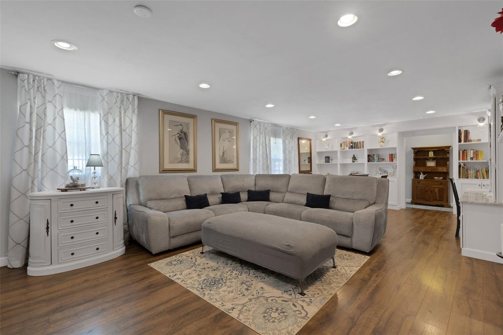 LAKE HOLLINGSWORTH ESTATES - Residential