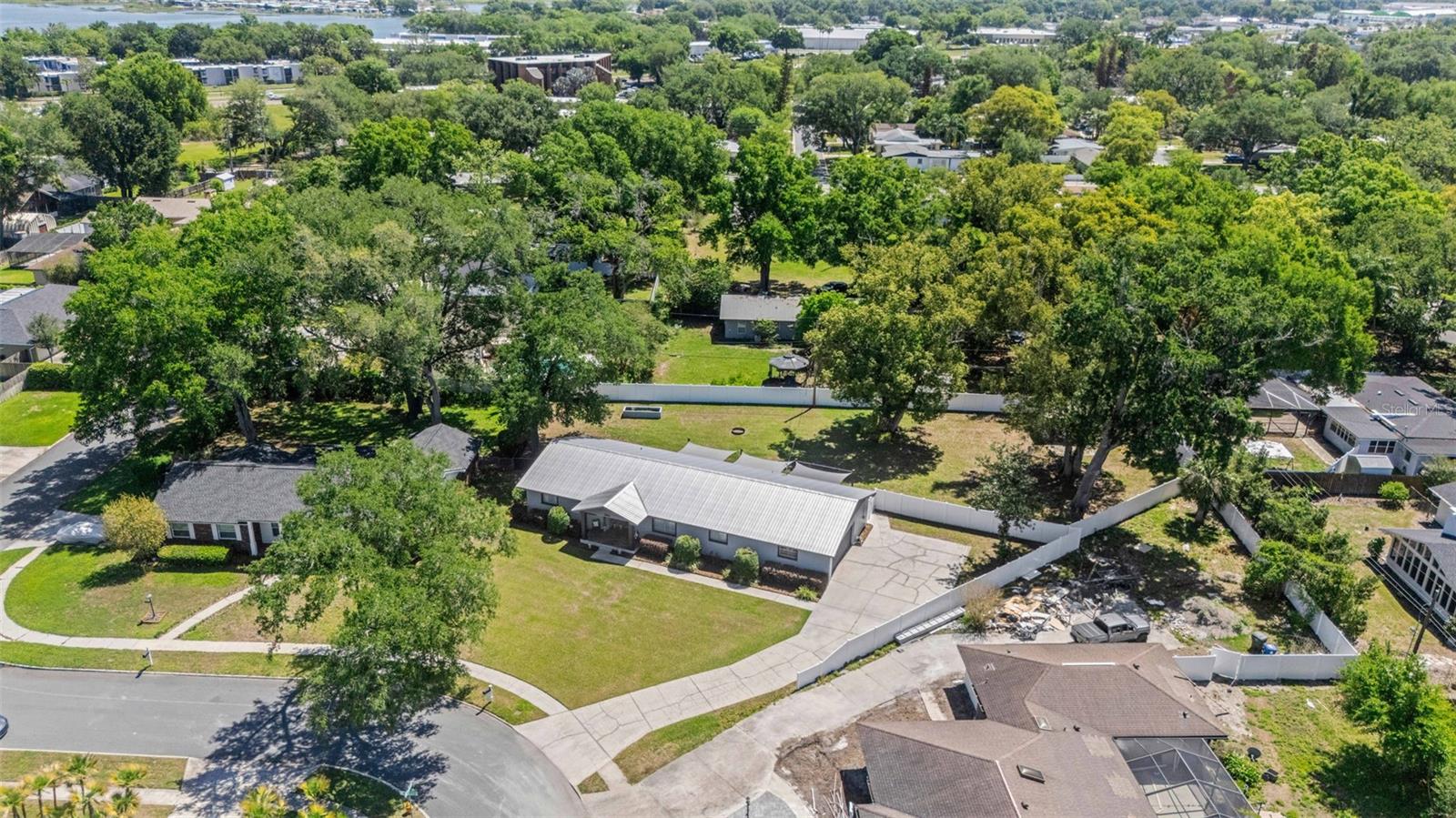 LAKE HOLLINGSWORTH ESTATES - Residential