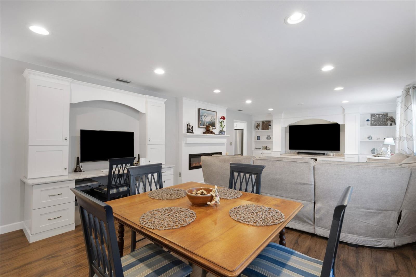 LAKE HOLLINGSWORTH ESTATES - Residential