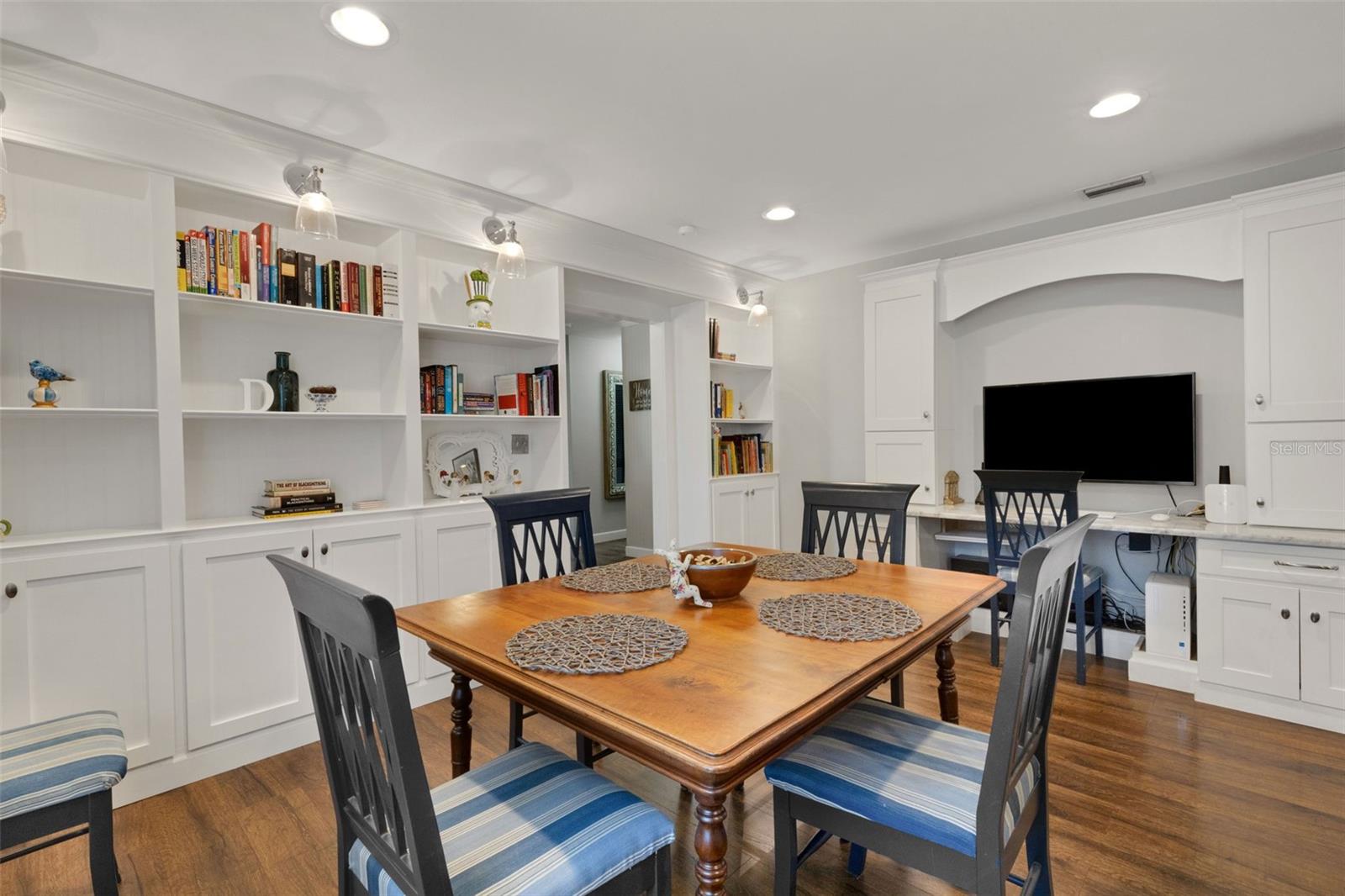 LAKE HOLLINGSWORTH ESTATES - Residential