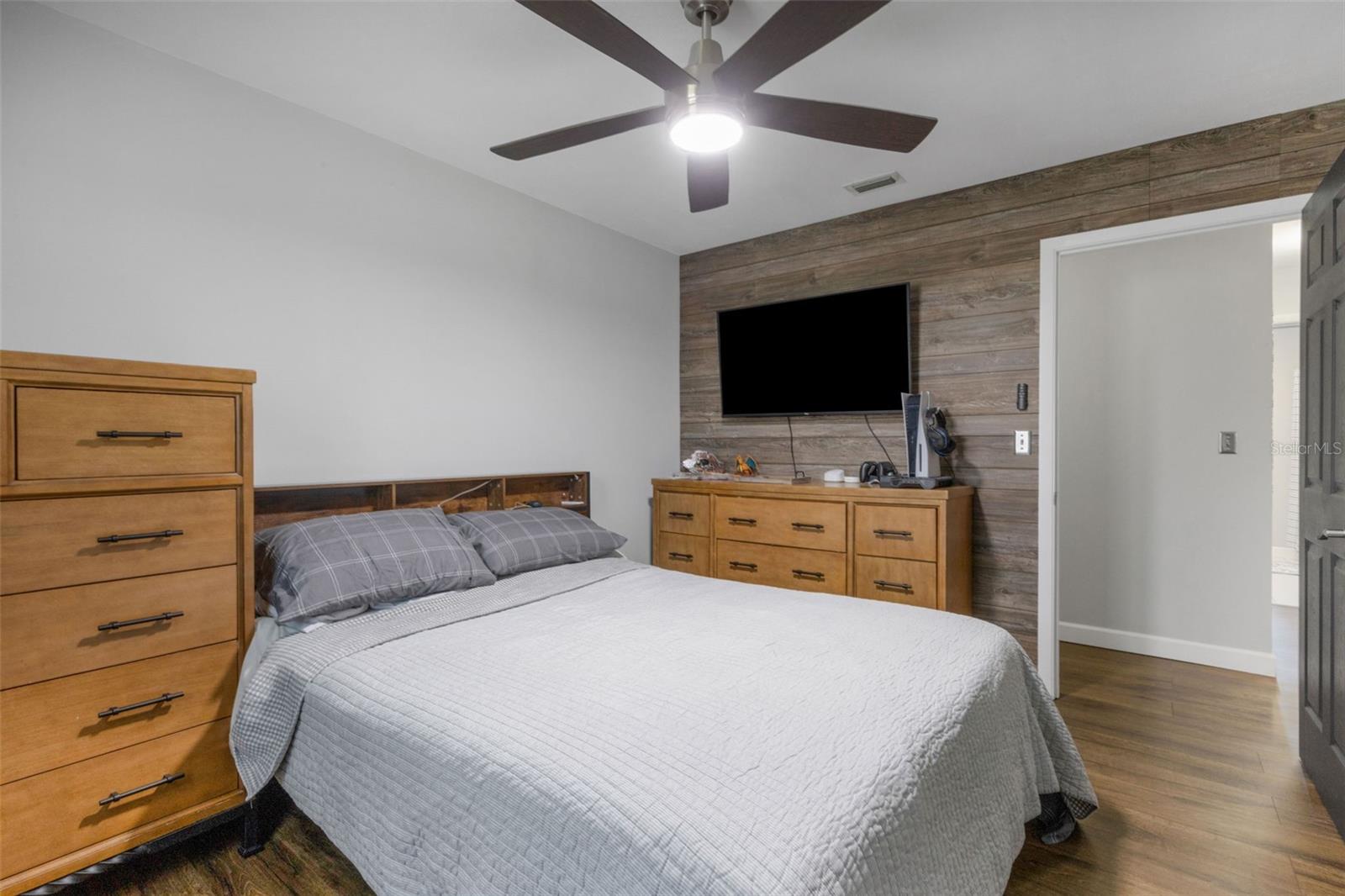 LAKE HOLLINGSWORTH ESTATES - Residential