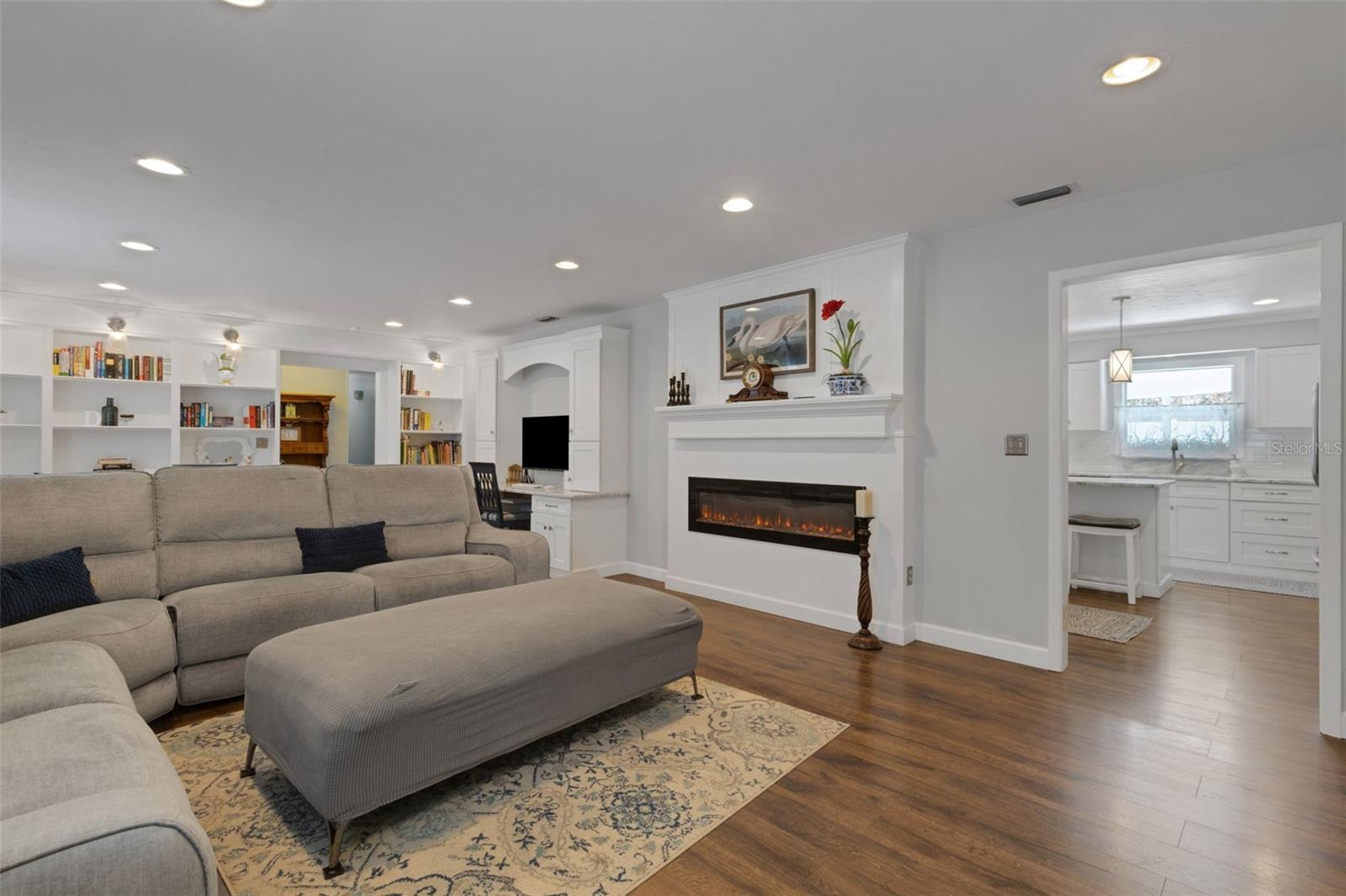 LAKE HOLLINGSWORTH ESTATES - Residential