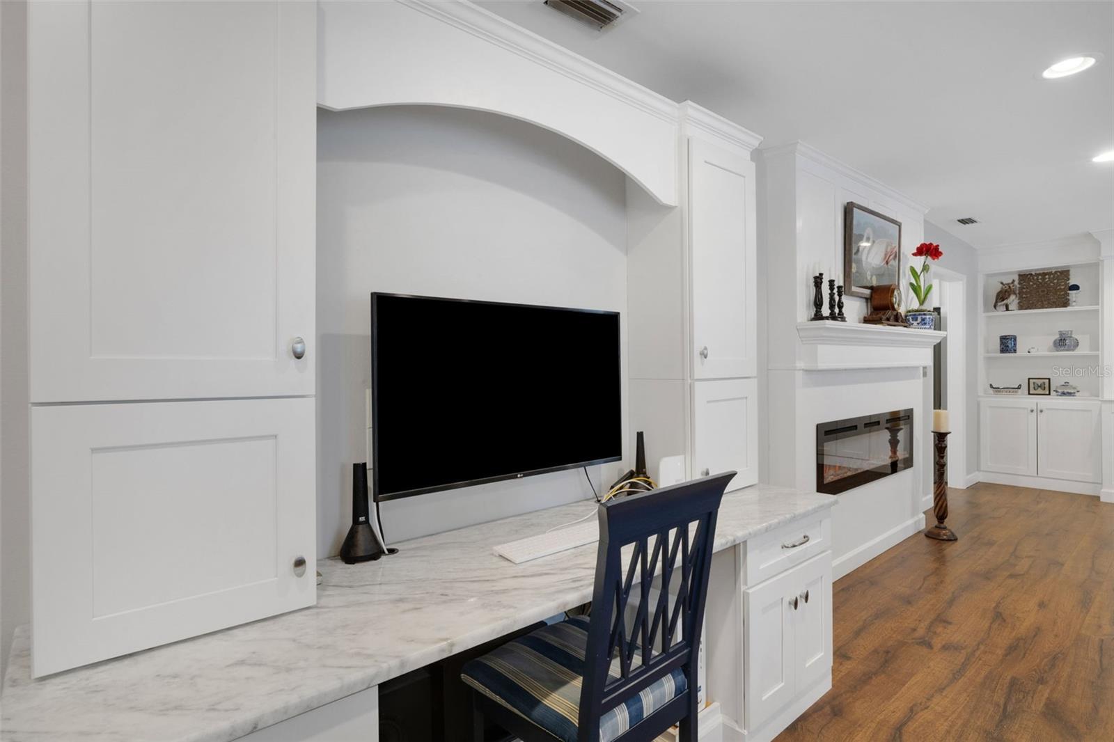 LAKE HOLLINGSWORTH ESTATES - Residential