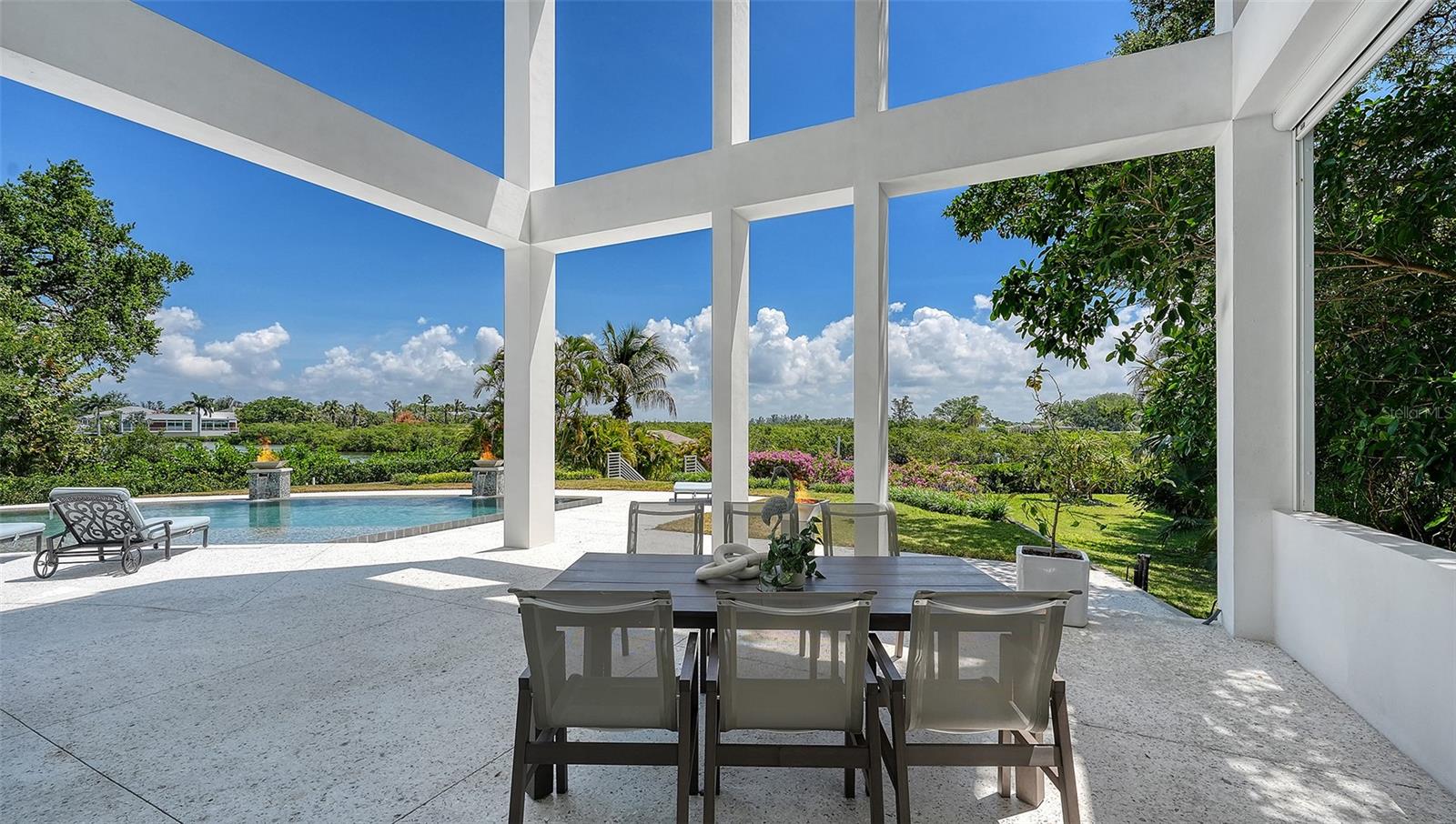 COCOANUT BAYOU - Residential