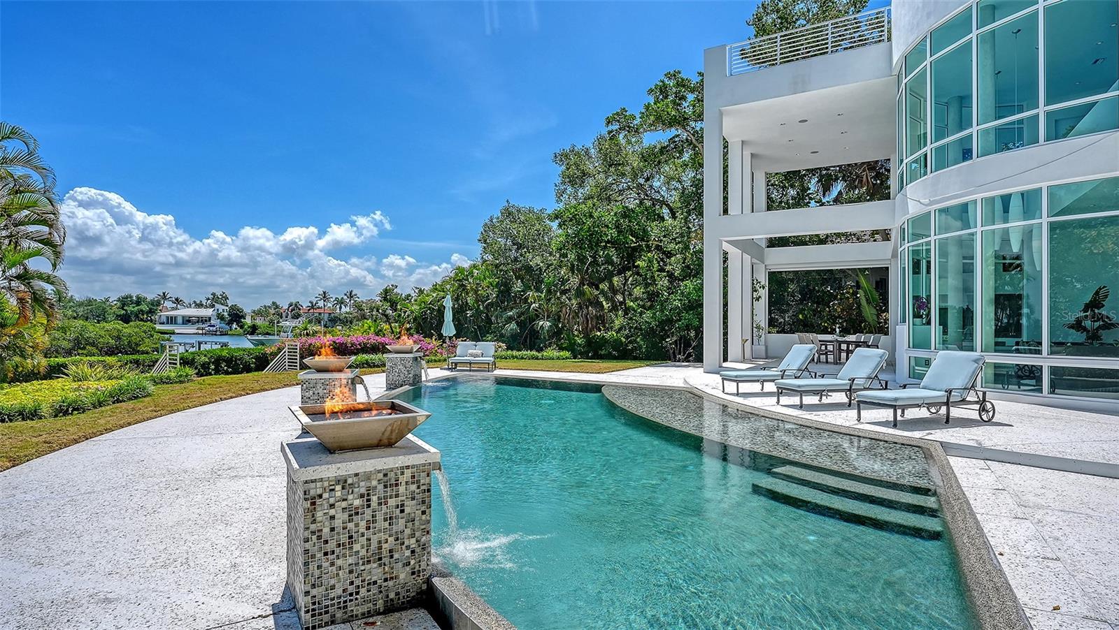 COCOANUT BAYOU - Residential
