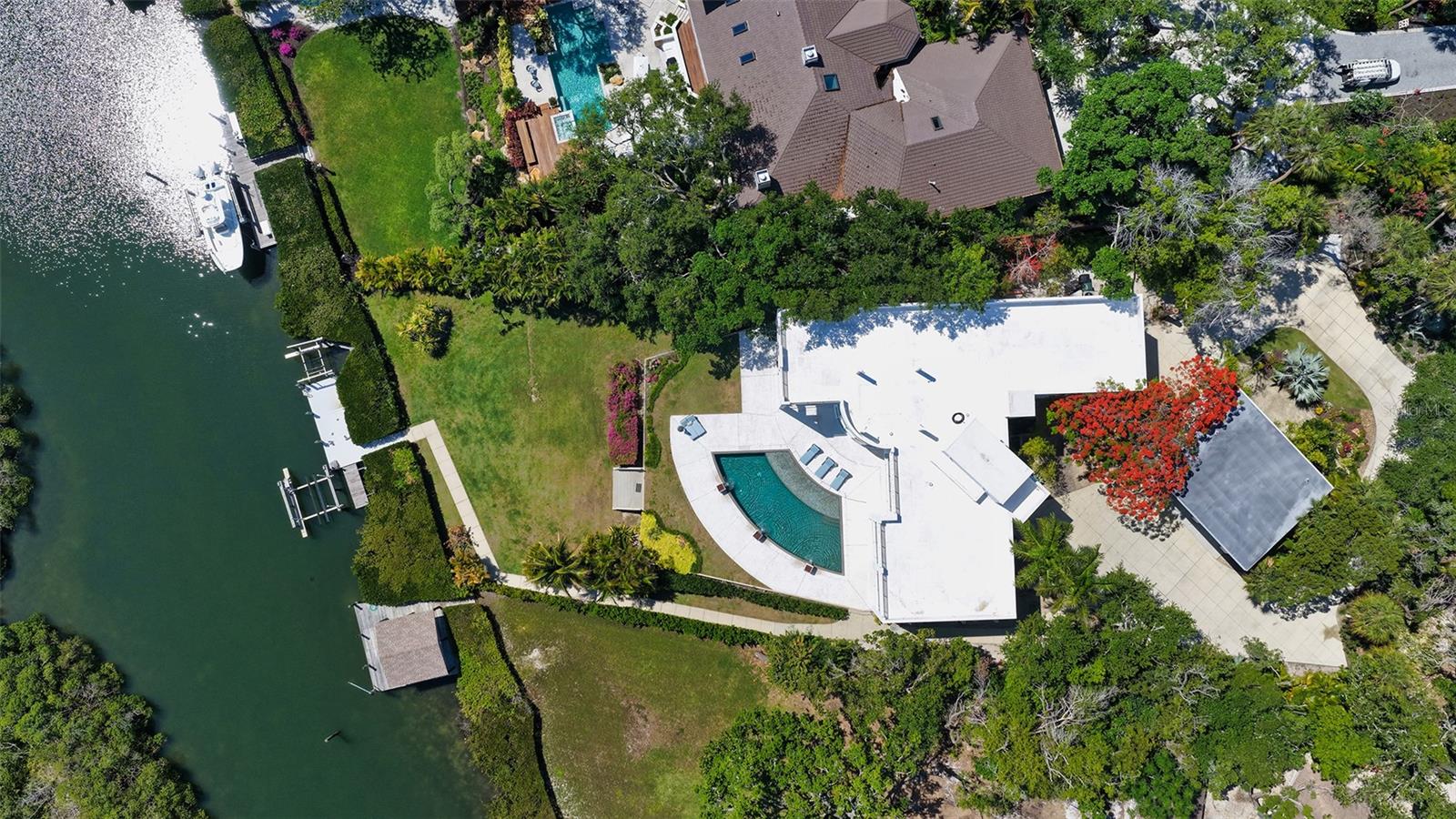 COCOANUT BAYOU - Residential
