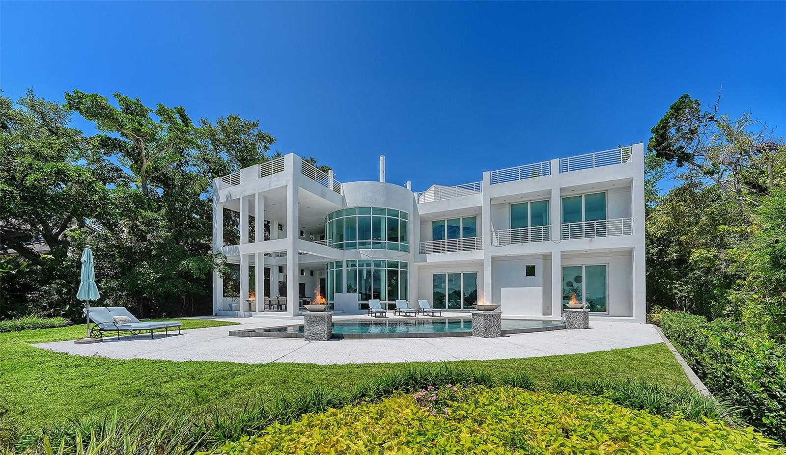 COCOANUT BAYOU - Residential