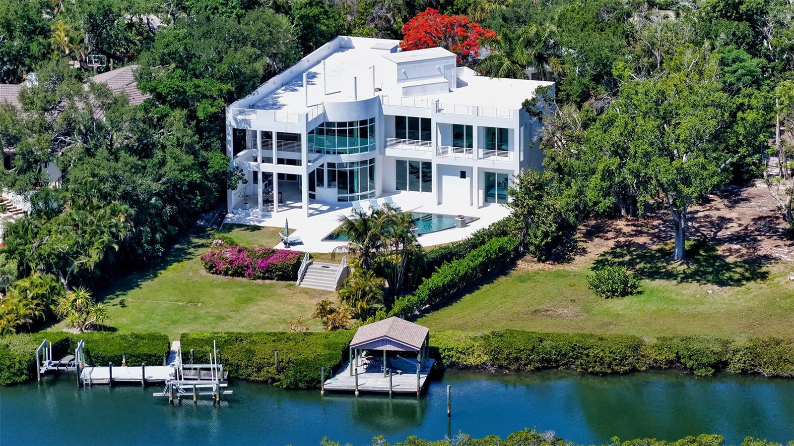 COCOANUT BAYOU - Residential