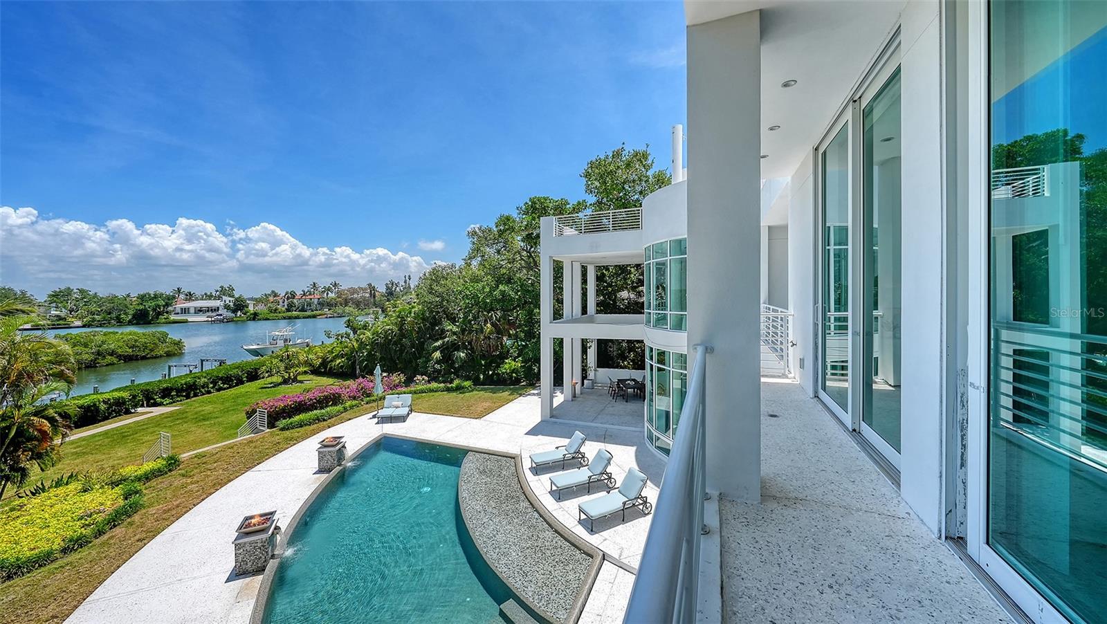 COCOANUT BAYOU - Residential