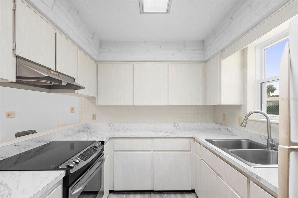 Photo of 1305 Sunland Road, Daytona Beach, FL 32114 (MLS # V4944647)