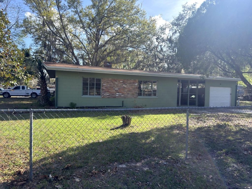 Photo of 2103 Vine Street, Leesburg, FL 34748 (MLS # O6389211)