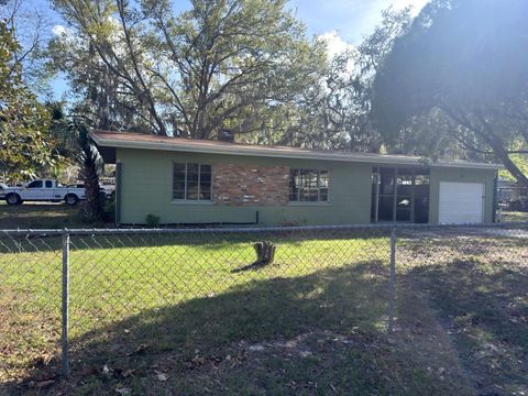 Photo of 2103 Vine Street, Leesburg, FL 34748 (MLS # O6389211)