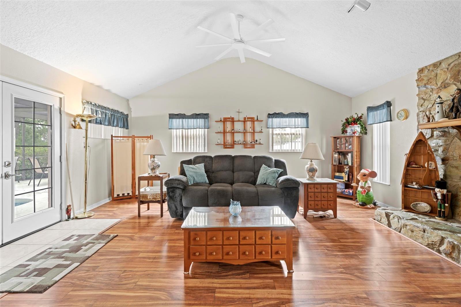 SPRING HILL - Residential