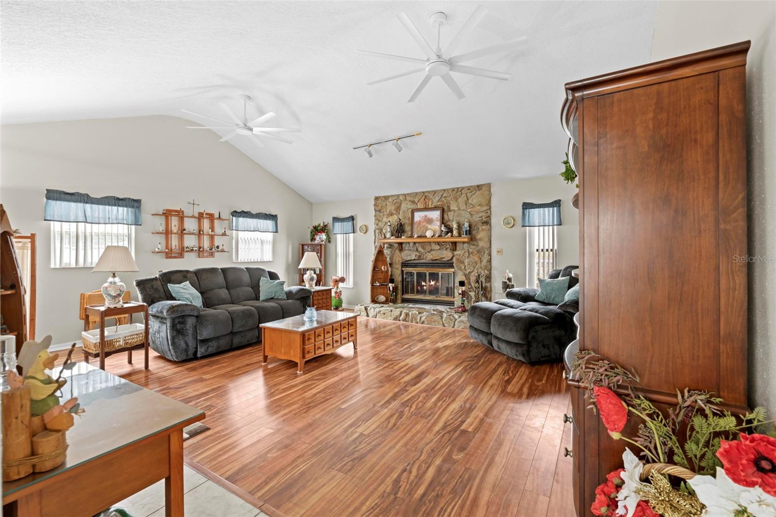 SPRING HILL - Residential