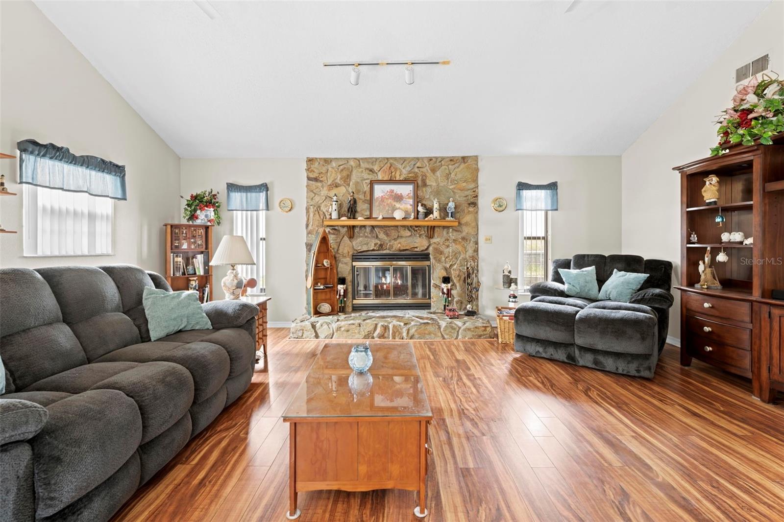 SPRING HILL - Residential