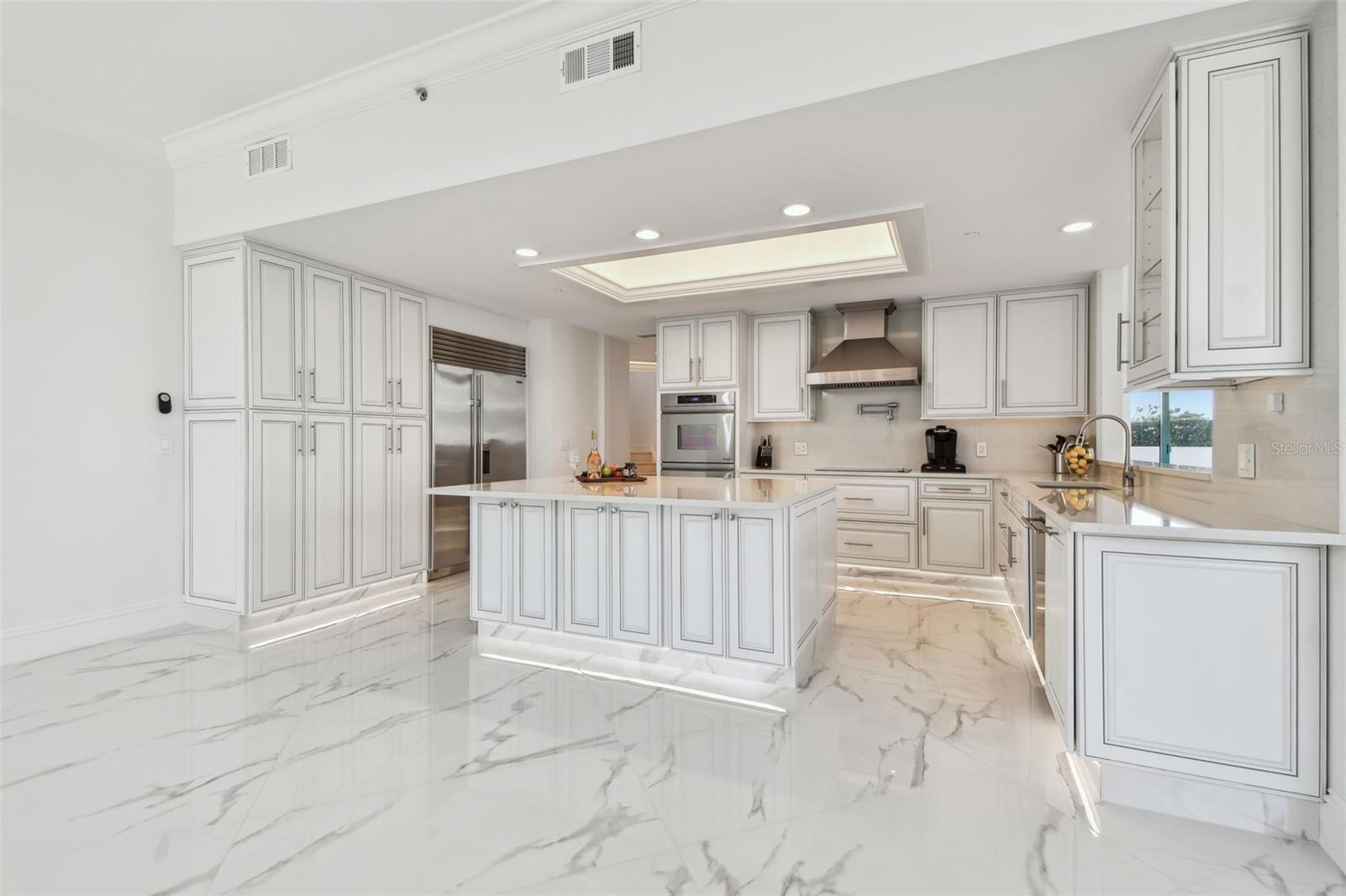 ULTIMAR THREE CONDO - Residential