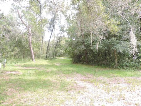 A home in LAKE WALES